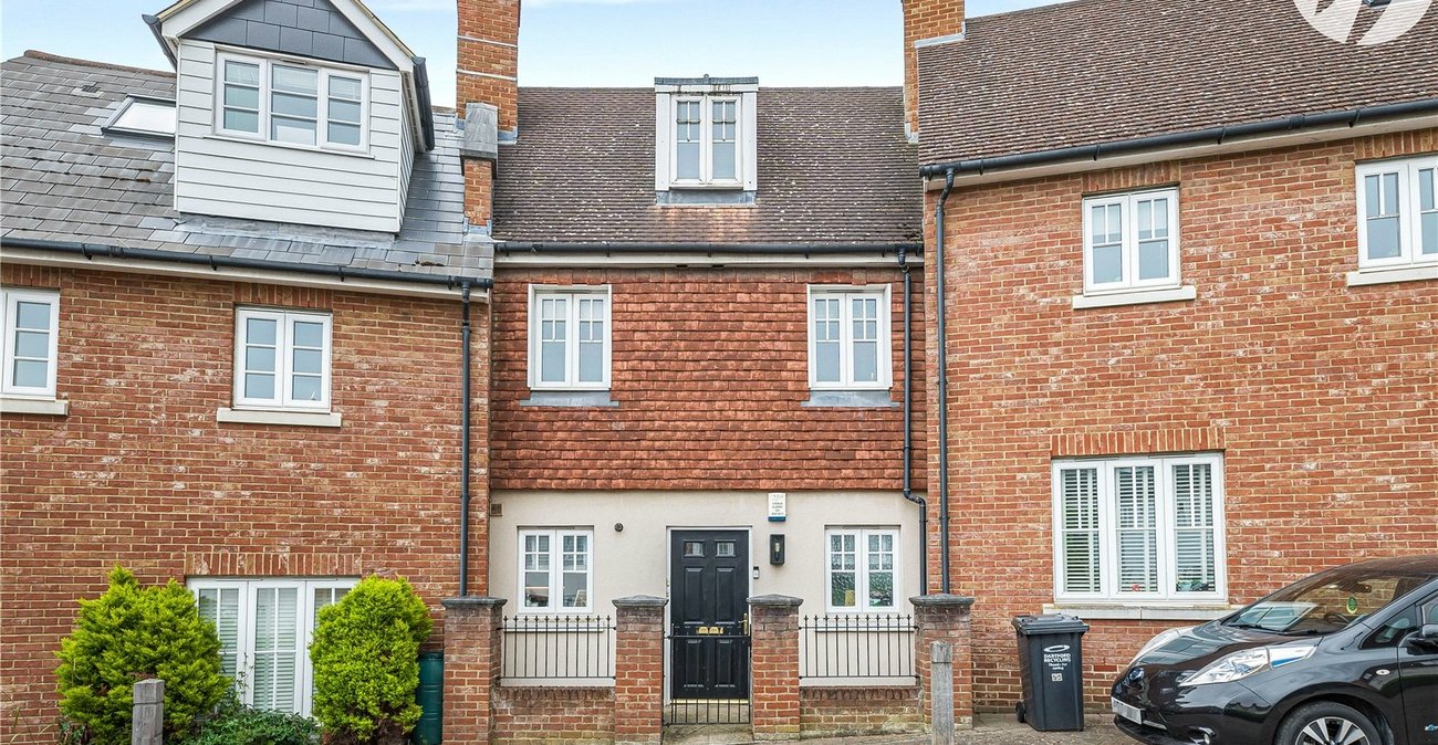 2 bedroom house for sale in Greenhithe | Robinson Jackson