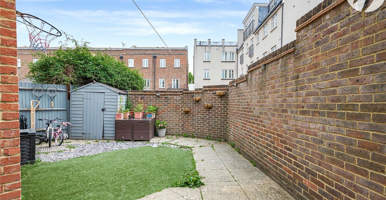 2 bedroom house for sale in Greenhithe | Robinson Jackson