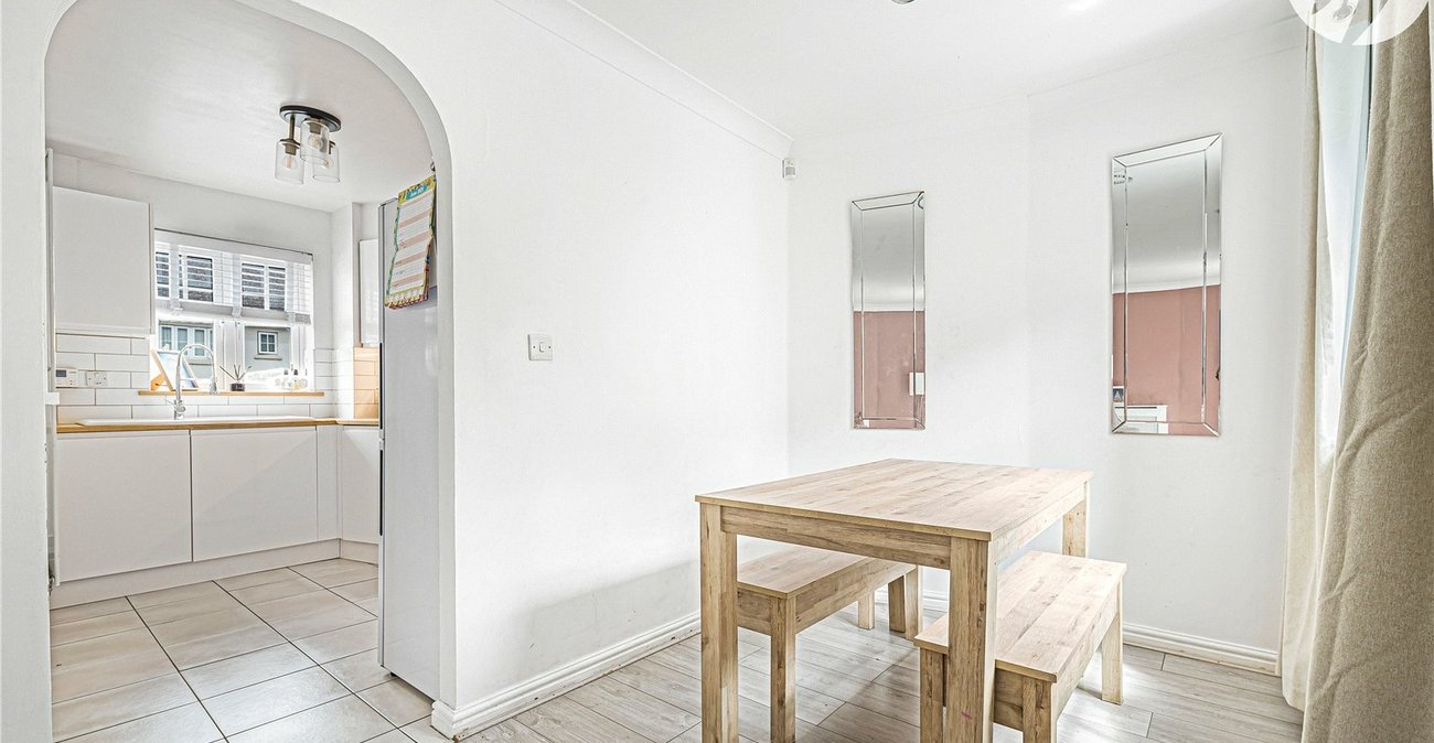 2 bedroom house for sale in Greenhithe | Robinson Jackson