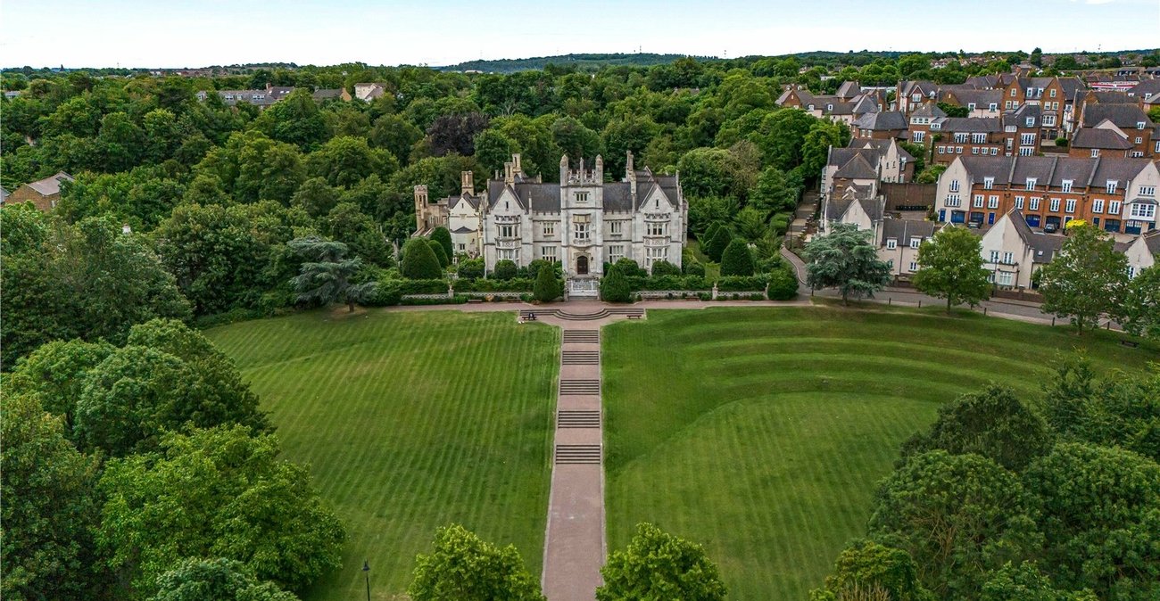 2 bedroom house for sale in Greenhithe | Robinson Jackson