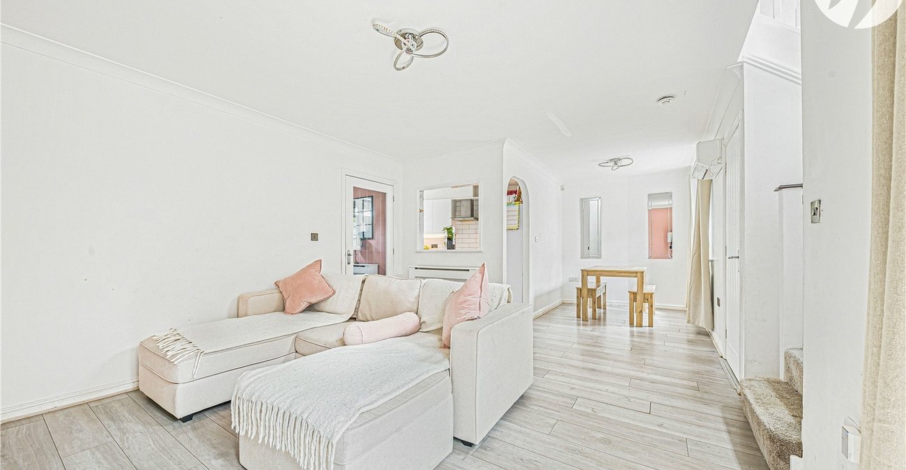 2 bedroom house for sale in Greenhithe | Robinson Jackson