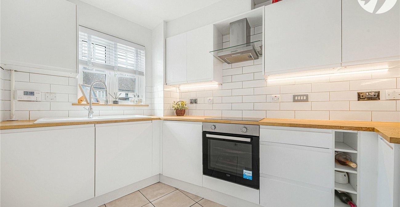 2 bedroom house for sale in Greenhithe | Robinson Jackson