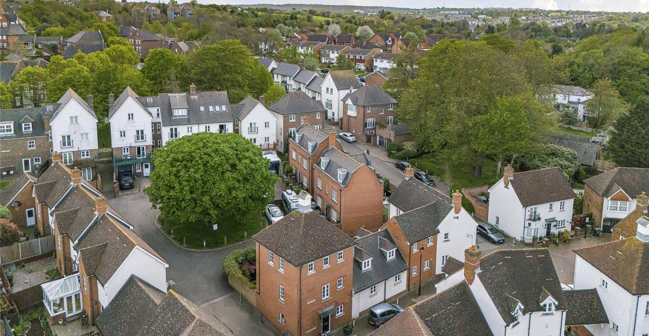 4 bedroom house for sale in Greenhithe | Robinson Jackson