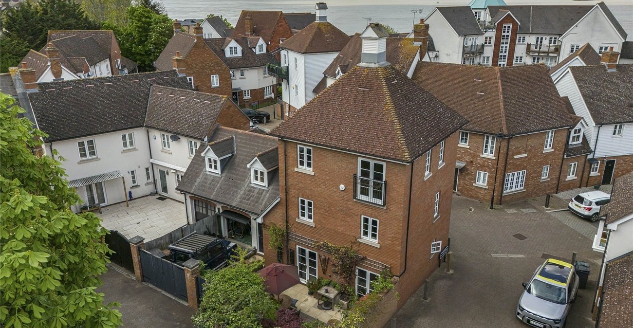 4 bedroom house for sale in Greenhithe | Robinson Jackson