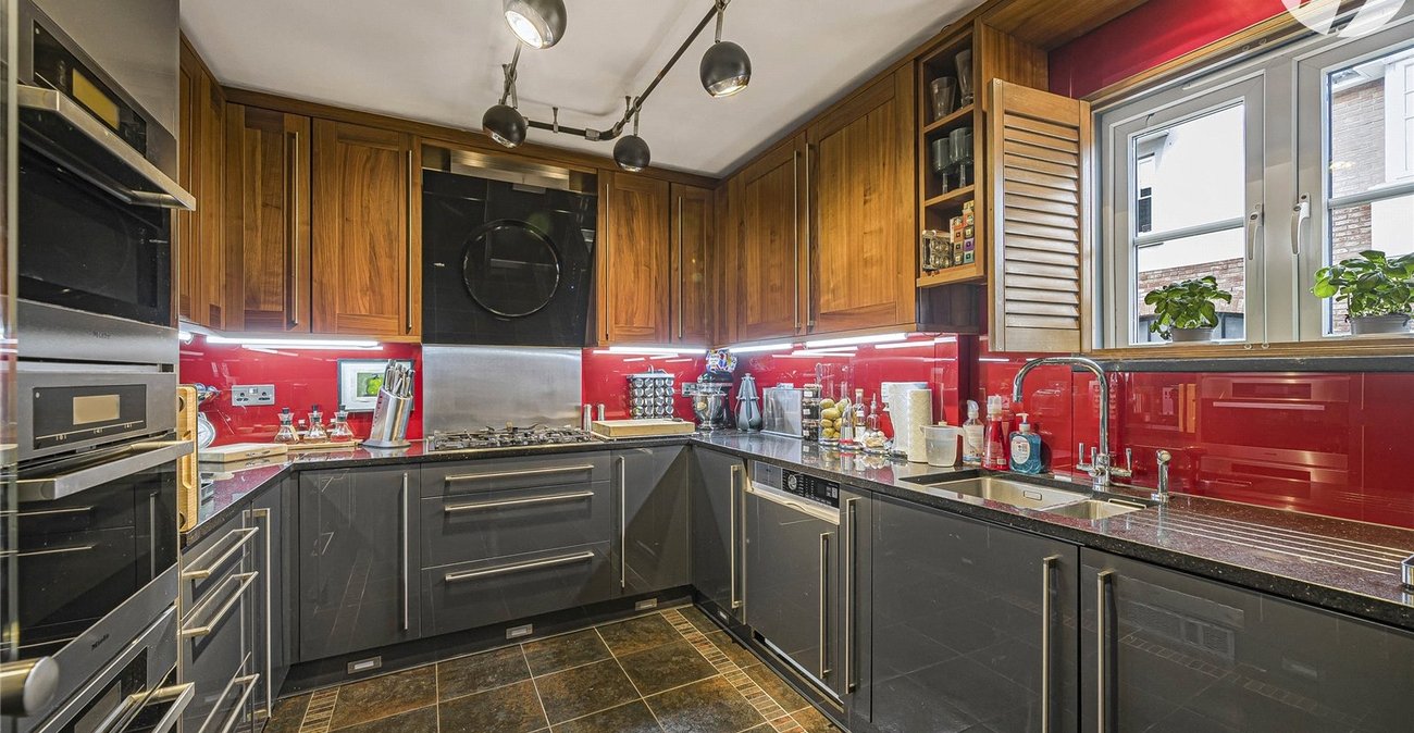 4 bedroom house for sale in Greenhithe | Robinson Jackson