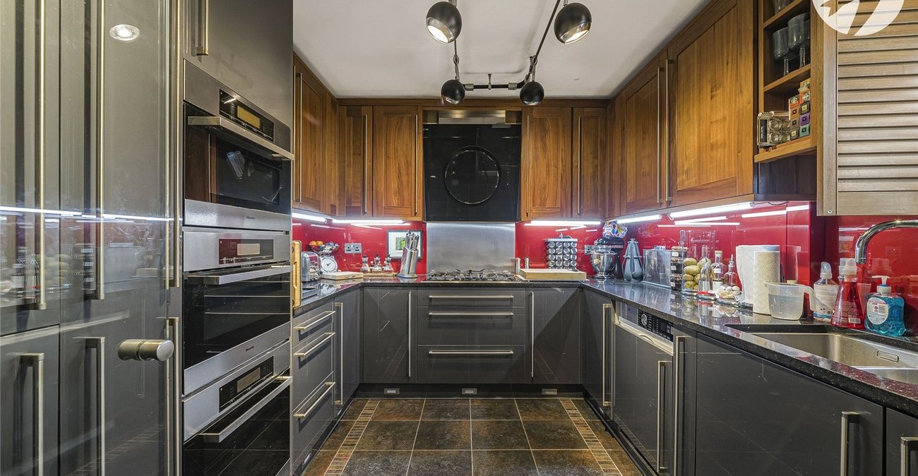 4 bedroom house for sale in Greenhithe | Robinson Jackson