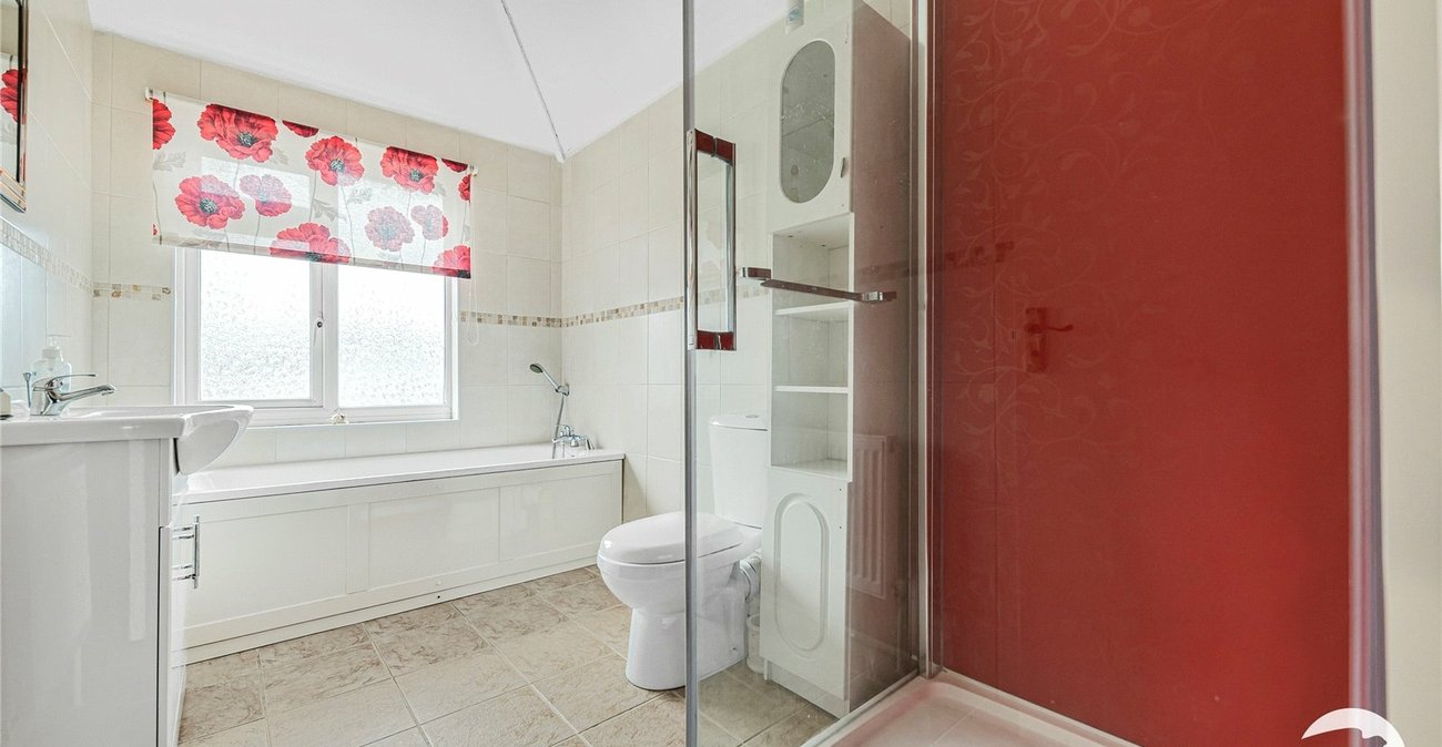 3 bedroom house for sale in London | Robinson Jackson