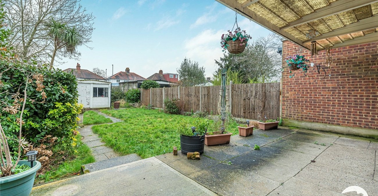 3 bedroom house for sale in London | Robinson Jackson