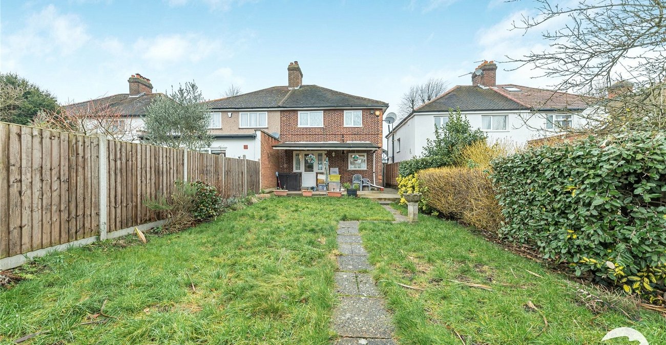 3 bedroom house for sale in London | Robinson Jackson