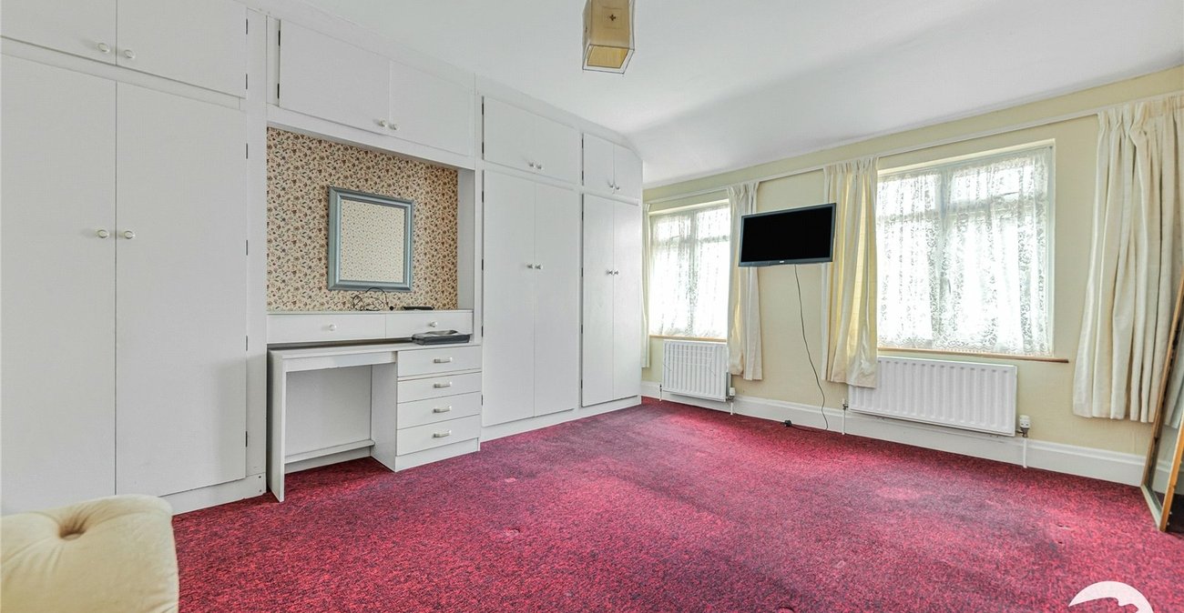 3 bedroom house for sale in London | Robinson Jackson