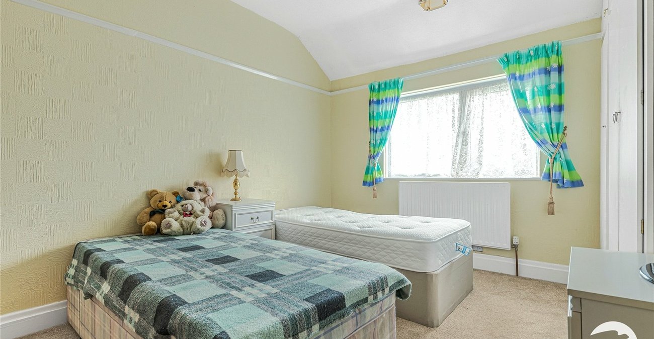 3 bedroom house for sale in London | Robinson Jackson