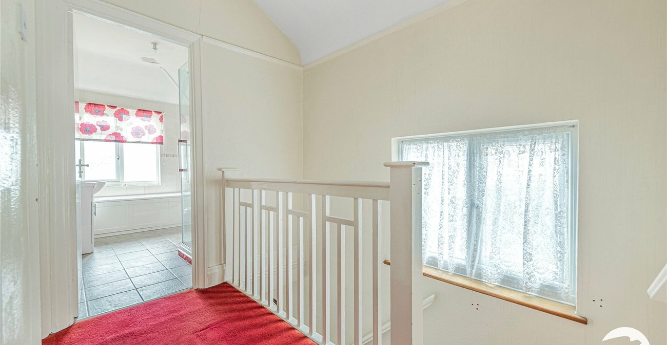 3 bedroom house for sale in London | Robinson Jackson