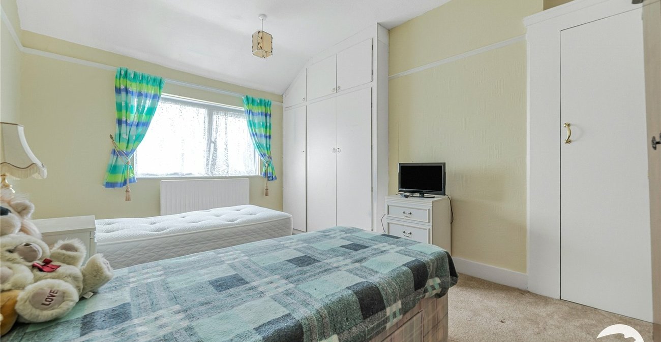 3 bedroom house for sale in London | Robinson Jackson