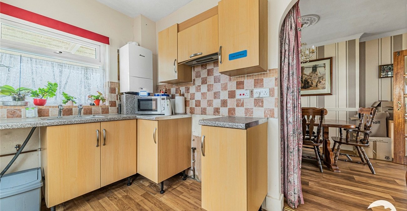 3 bedroom house for sale in London | Robinson Jackson