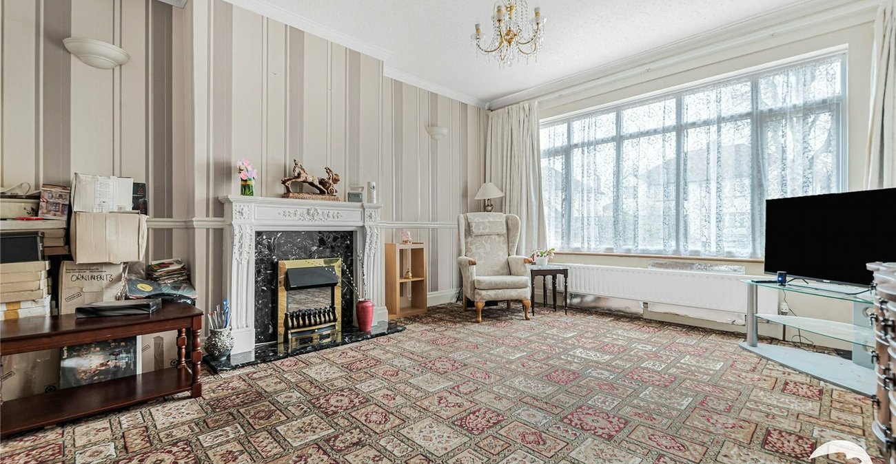 3 bedroom house for sale in London | Robinson Jackson