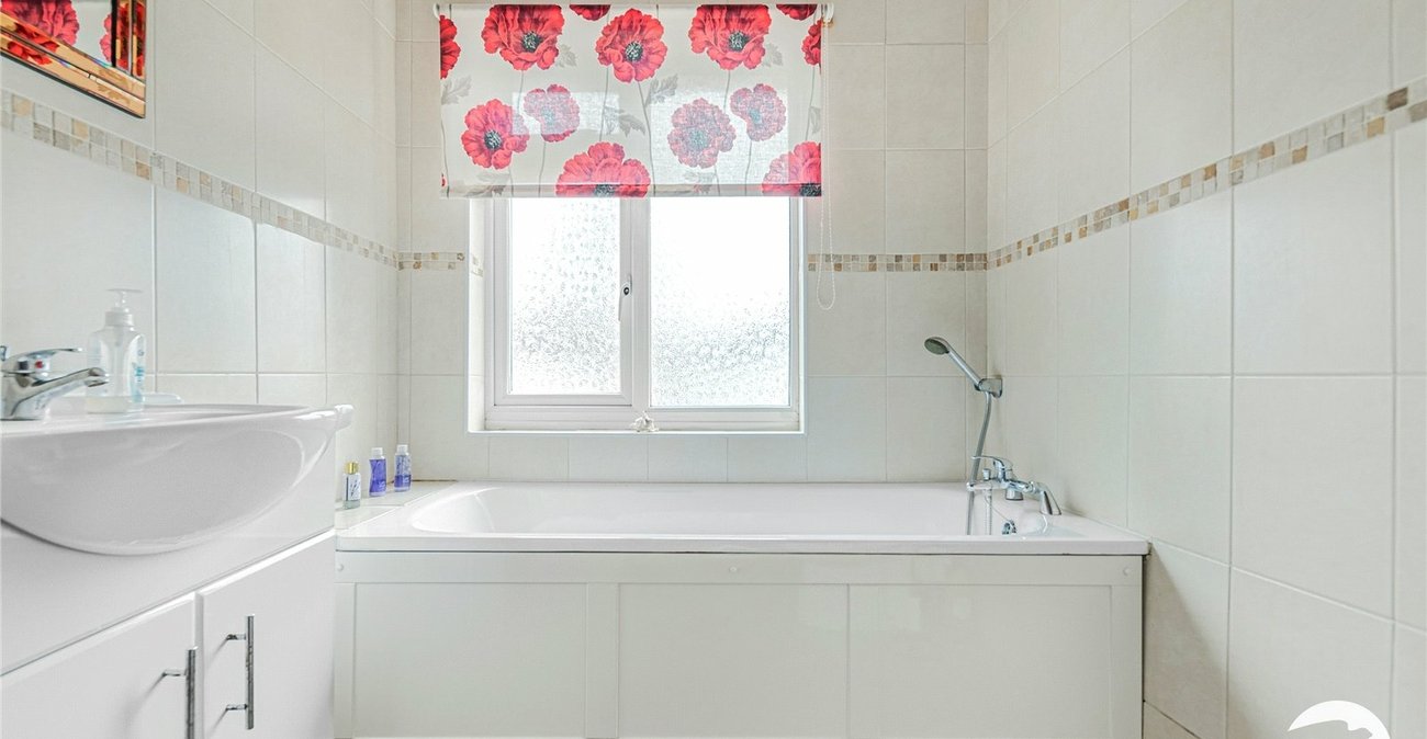 3 bedroom house for sale in London | Robinson Jackson