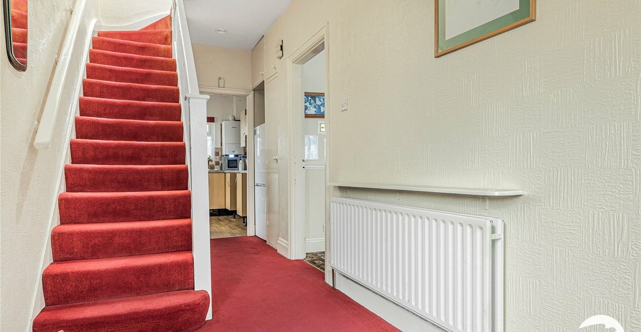 3 bedroom house for sale in London | Robinson Jackson