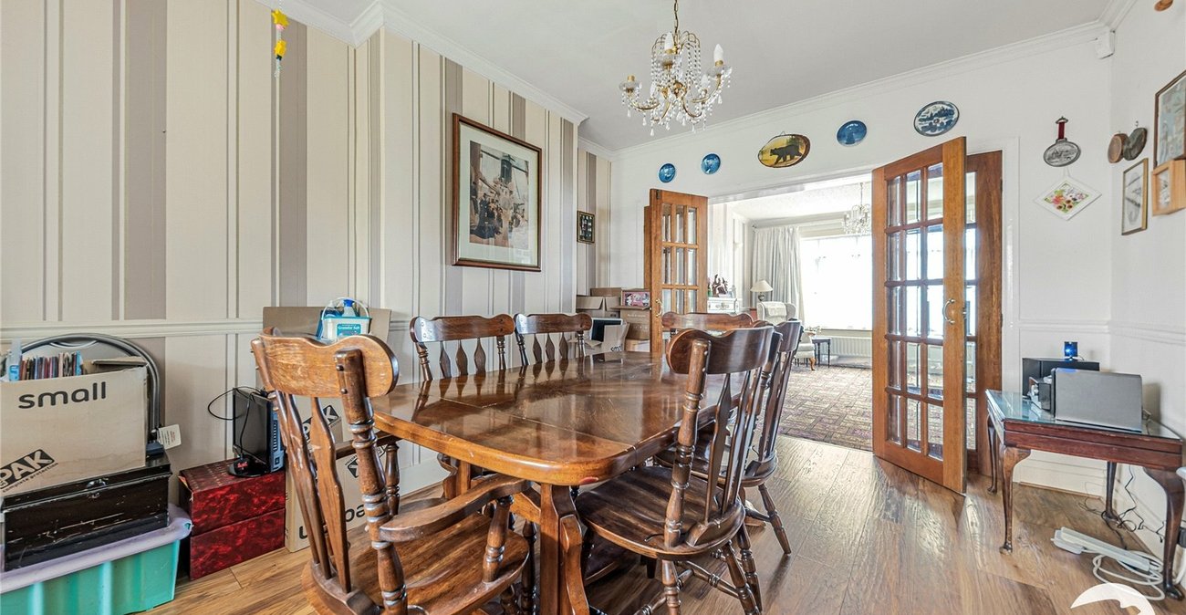 3 bedroom house for sale in London | Robinson Jackson