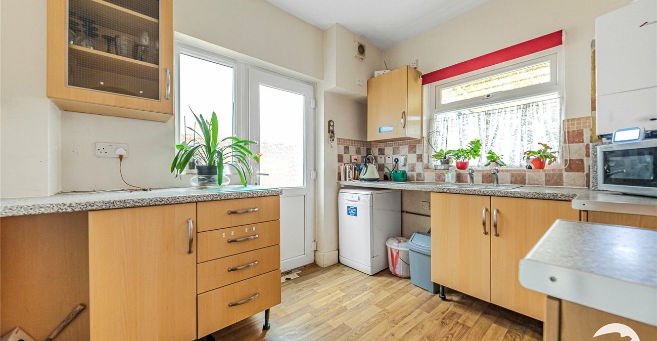 3 bedroom house for sale in London | Robinson Jackson