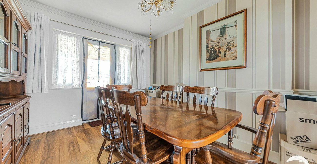 3 bedroom house for sale in London | Robinson Jackson