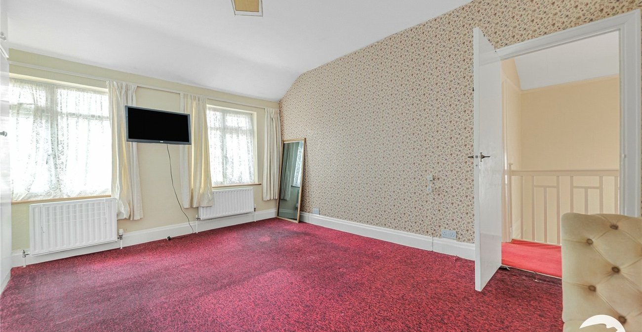 3 bedroom house for sale in London | Robinson Jackson