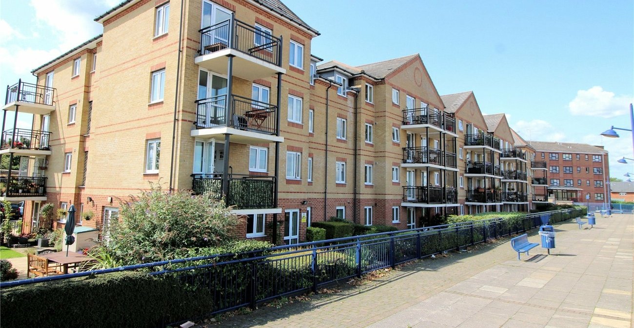 1 bedroom property for sale in 1 Wharfside Close | Robinson Jackson