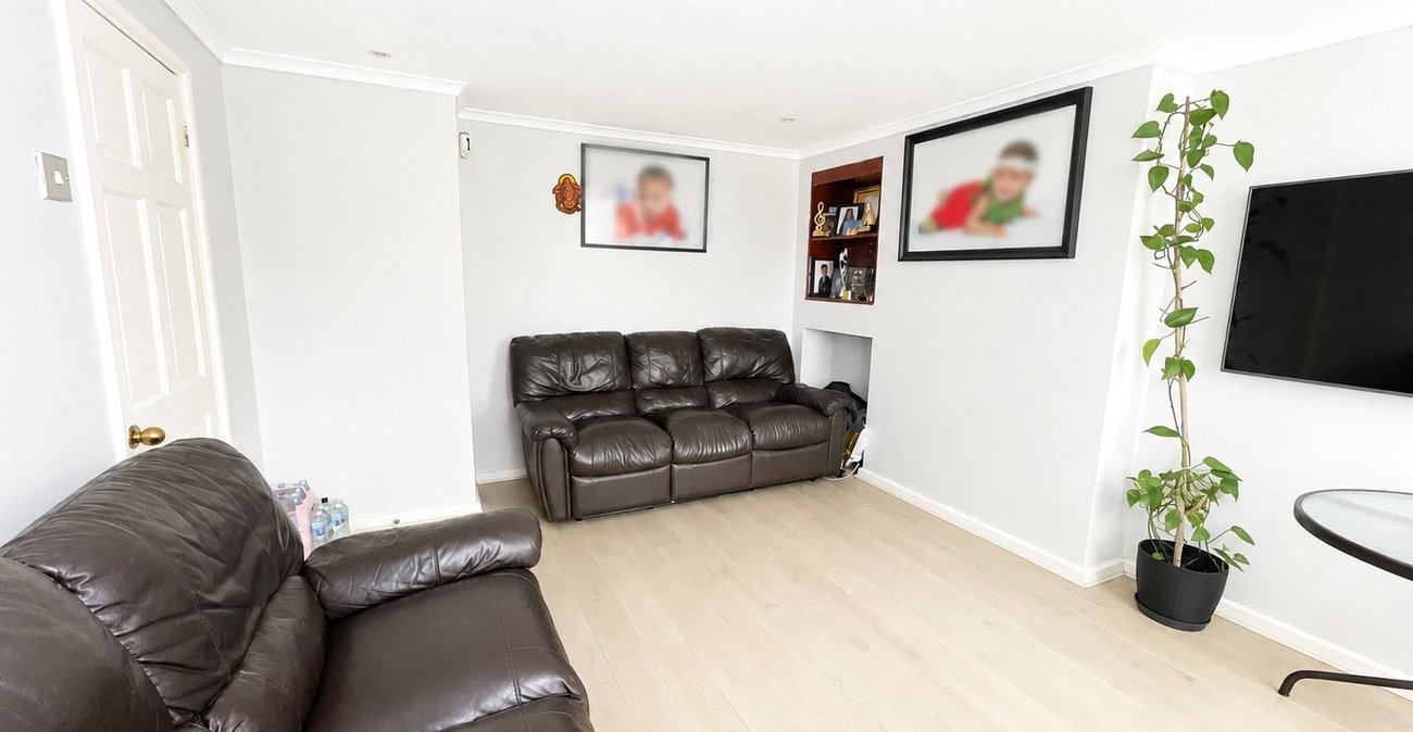 3 bedroom house for sale in London | Robinson Jackson