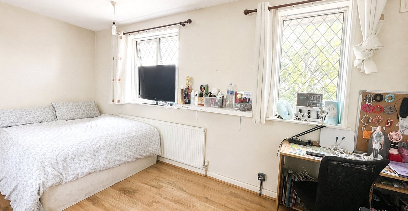 3 bedroom house for sale in London | Robinson Jackson