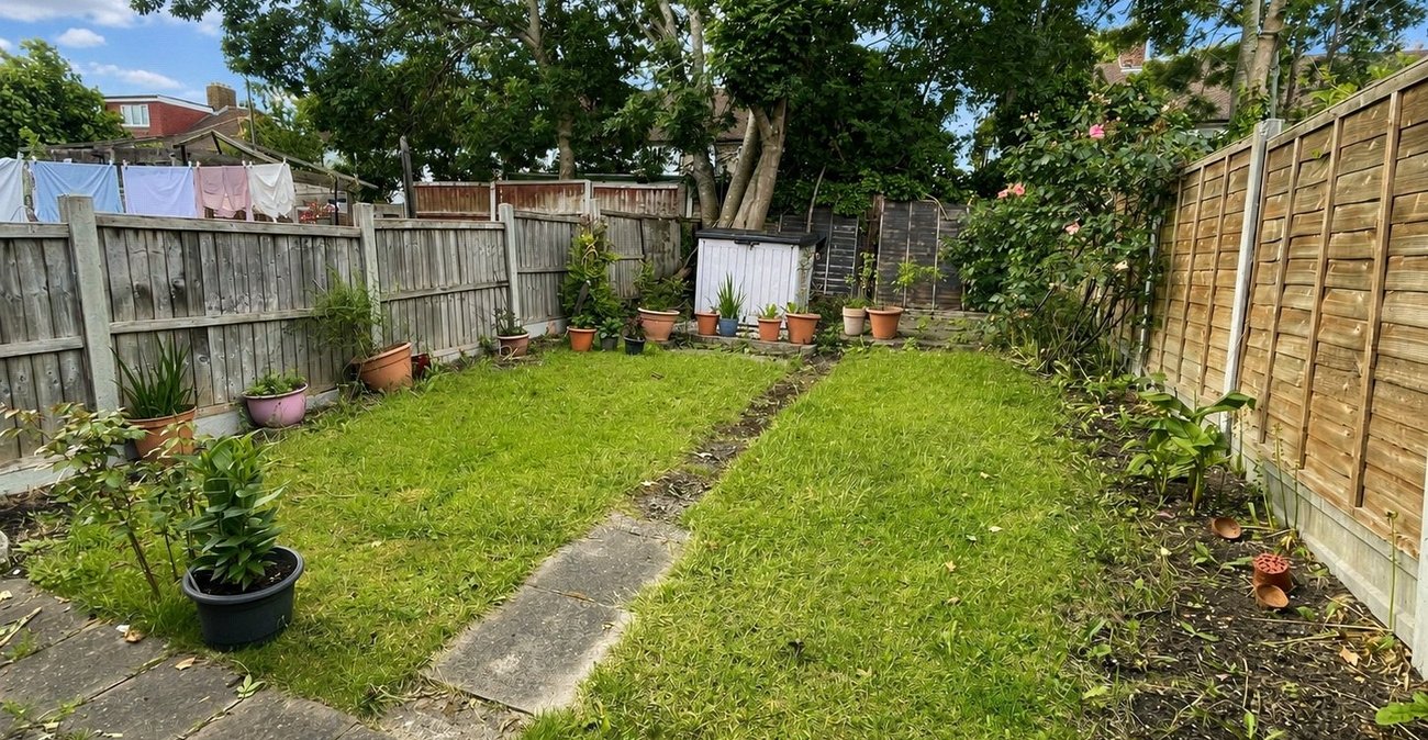 3 bedroom house for sale in London | Robinson Jackson