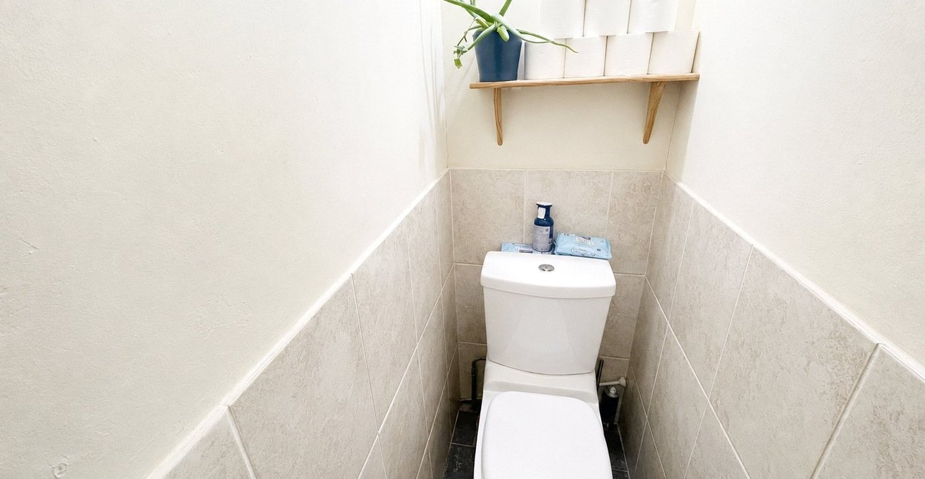 3 bedroom house for sale in London | Robinson Jackson