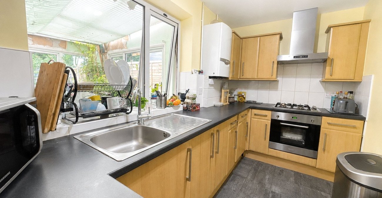 3 bedroom house for sale in London | Robinson Jackson