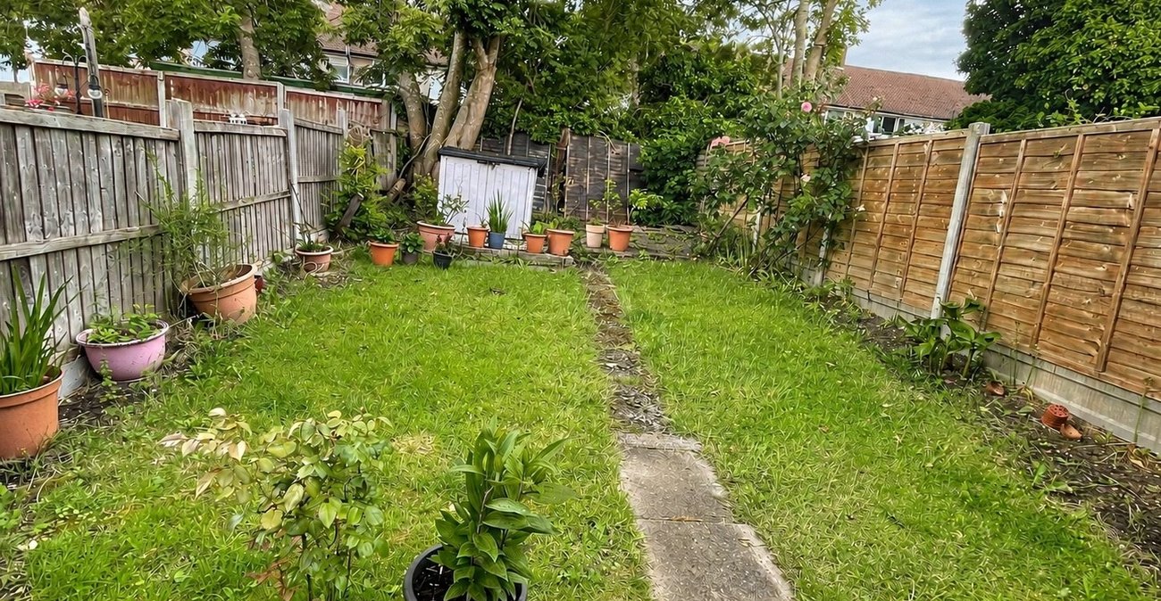 3 bedroom house for sale in London | Robinson Jackson