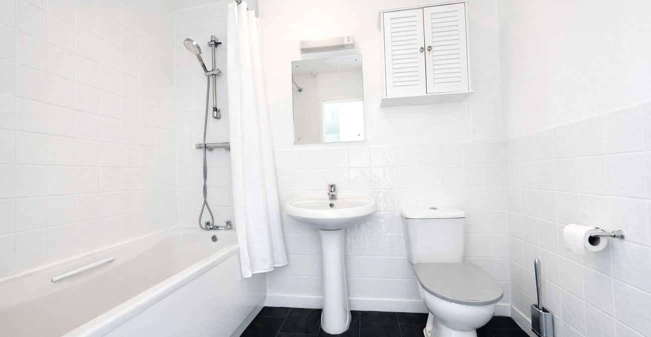 2 bedroom property for sale in London | Robinson Jackson