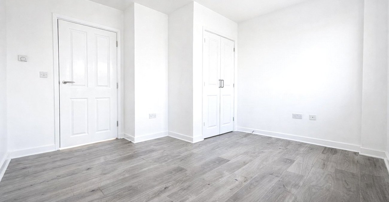 2 bedroom property for sale in London | Robinson Jackson