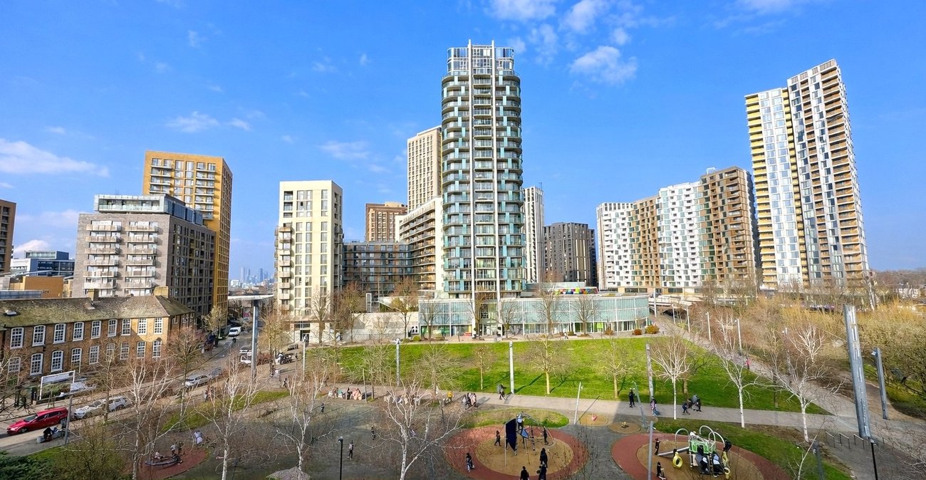 2 bedroom property for sale in London | Robinson Jackson