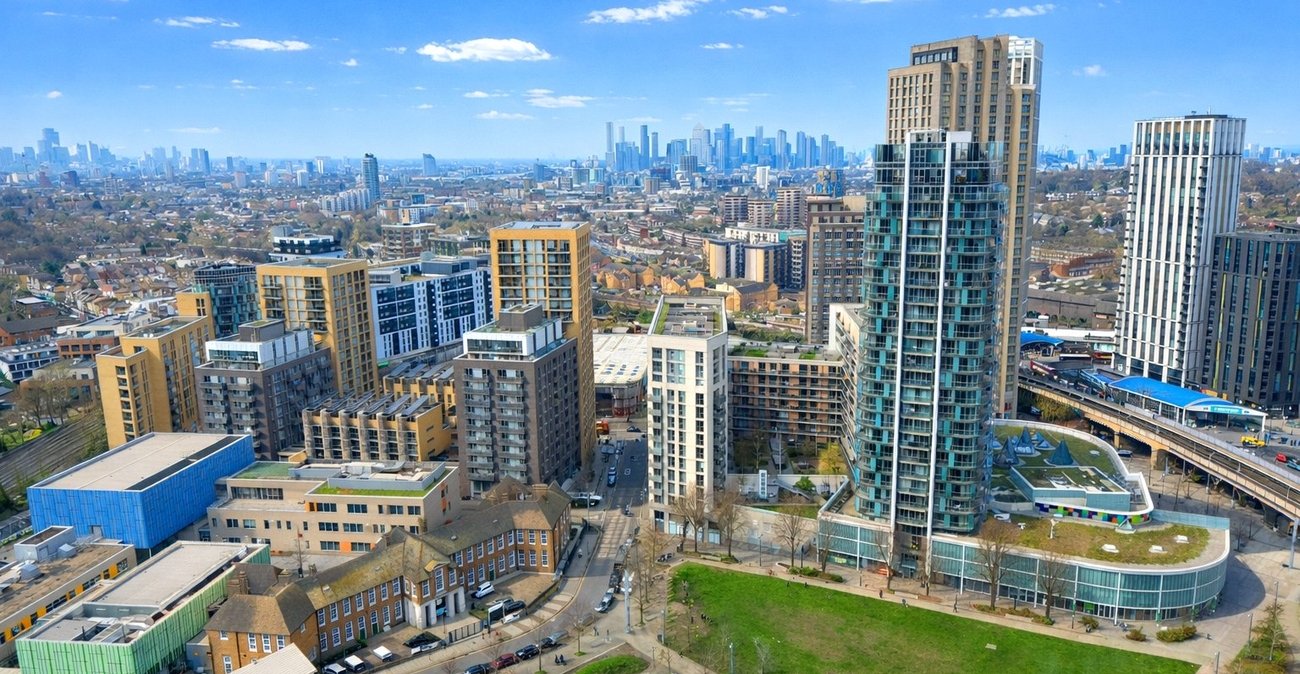 2 bedroom property for sale in London | Robinson Jackson