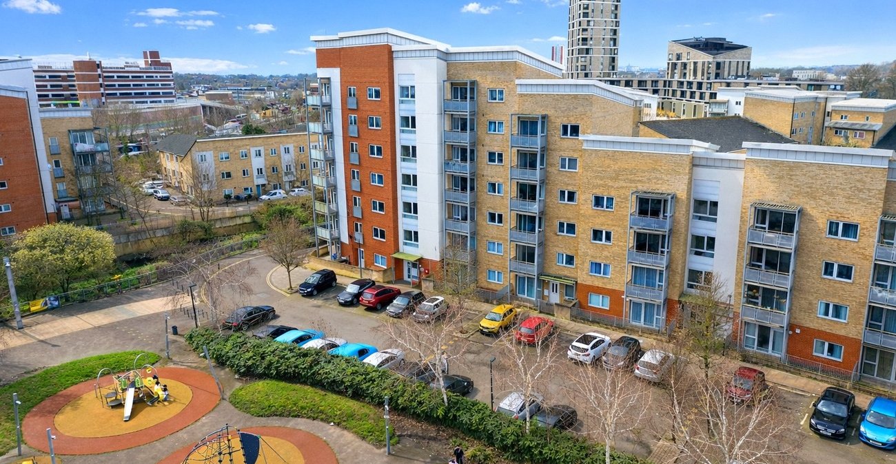 2 bedroom property for sale in London | Robinson Jackson