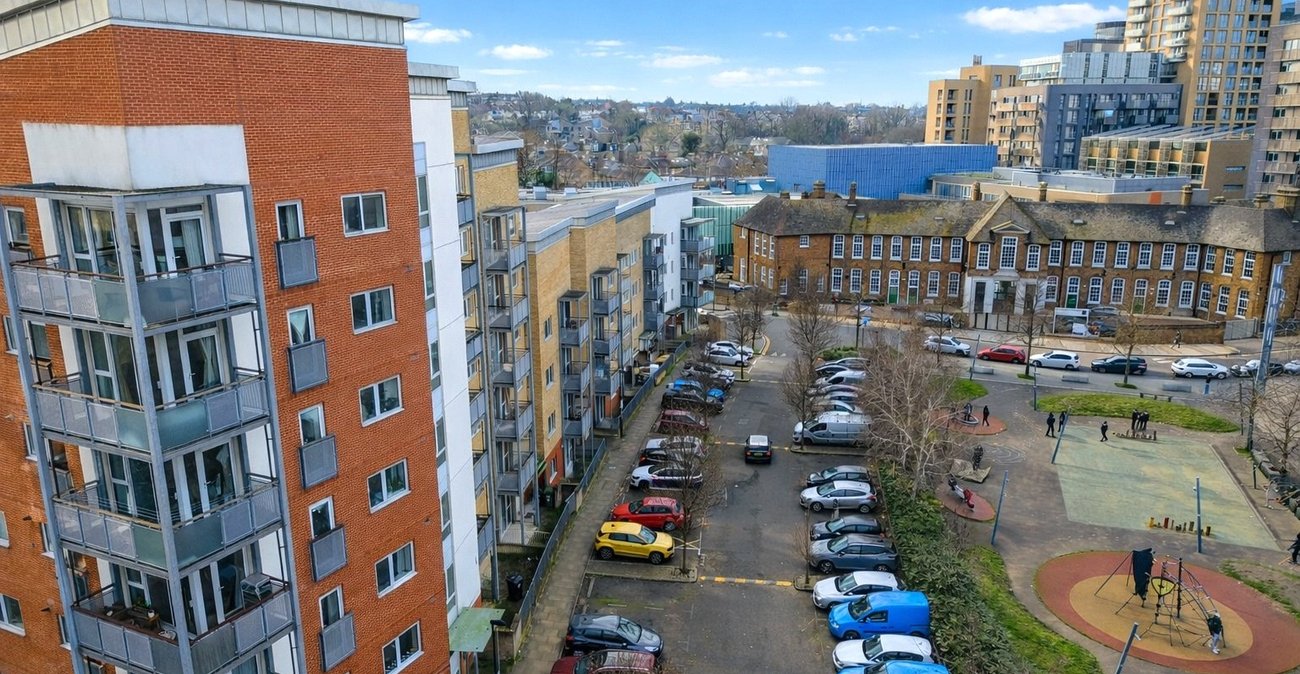 2 bedroom property for sale in London | Robinson Jackson