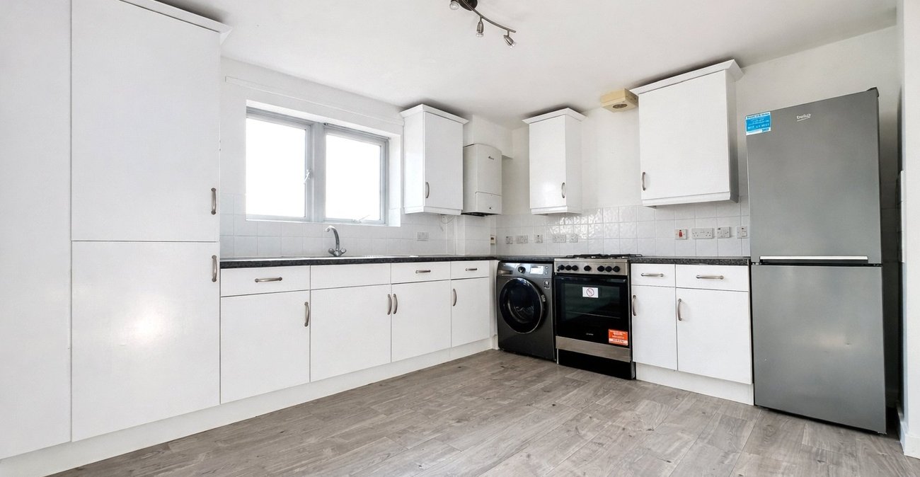 2 bedroom property for sale in London | Robinson Jackson