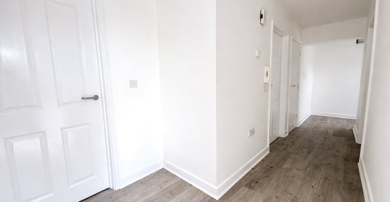 2 bedroom property for sale in London | Robinson Jackson