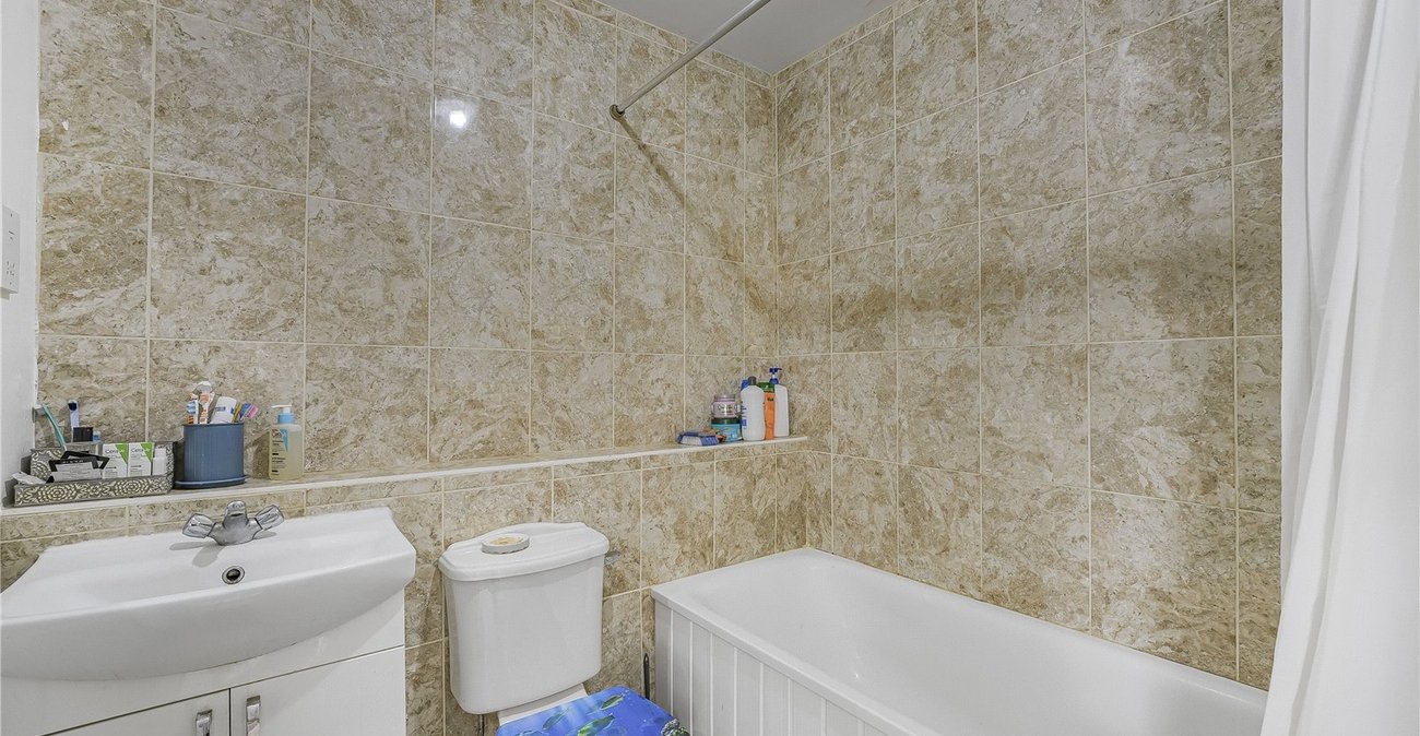 2 bedroom house for sale in Dartford | Robinson Jackson