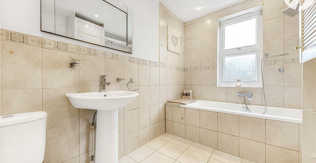 2 bedroom house for sale in Dartford | Robinson Jackson