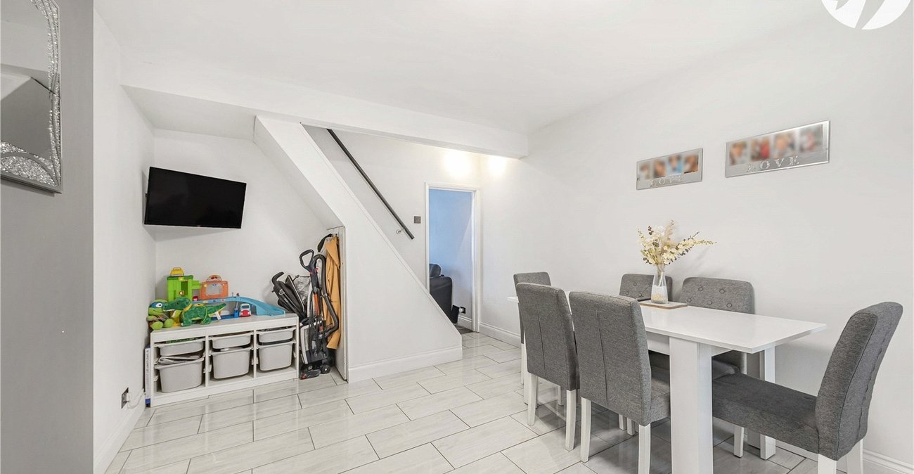 2 bedroom house for sale in Dartford | Robinson Jackson