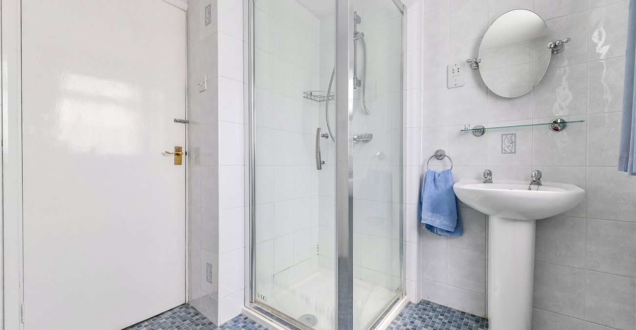 2 bedroom house for sale in Gravesend | Robinson Michael & Jackson