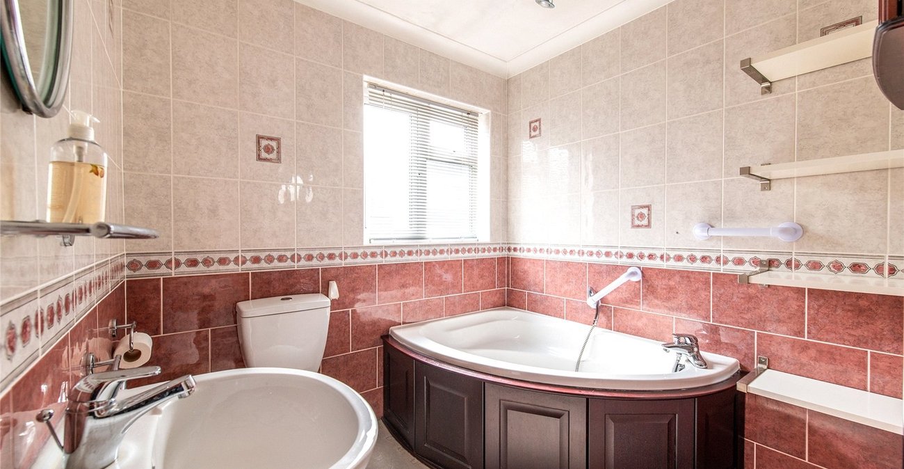 2 bedroom house for sale in Gravesend | Robinson Michael & Jackson
