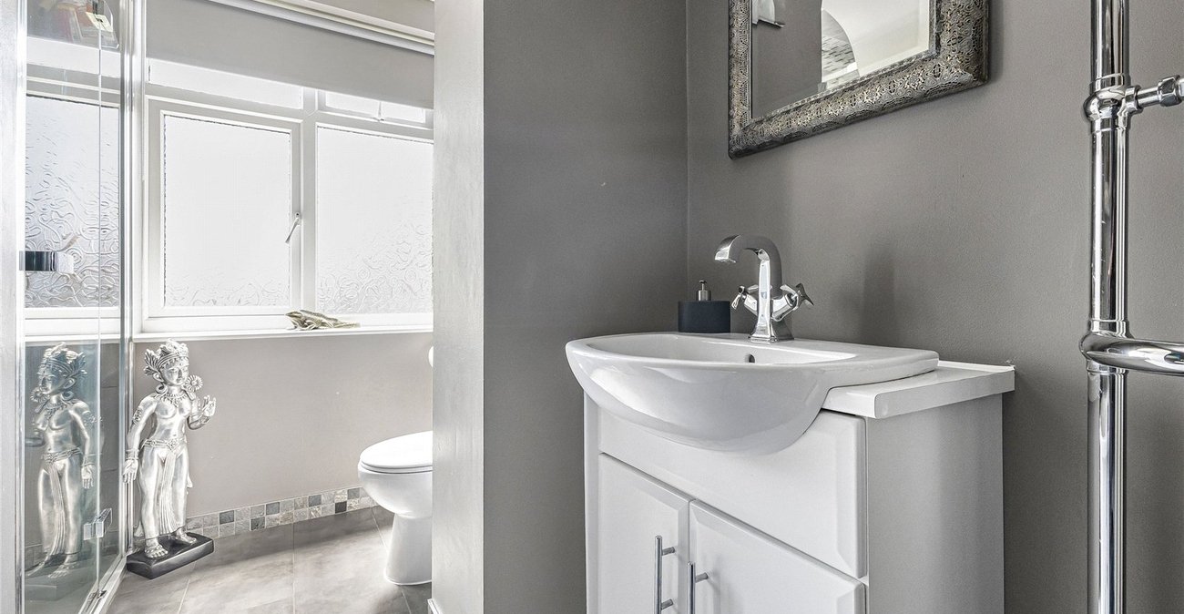 6 bedroom house for sale in Strood | Robinson Michael & Jackson