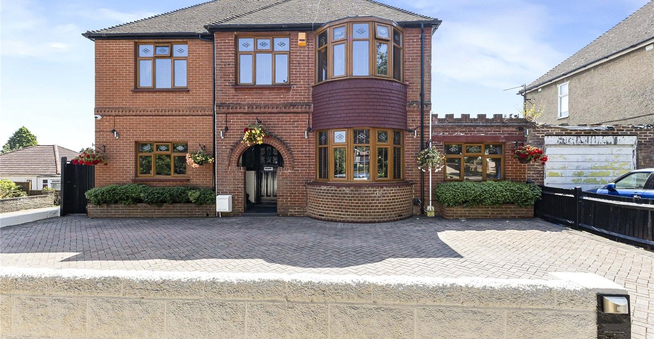 6 bedroom house for sale in Strood | Robinson Michael & Jackson