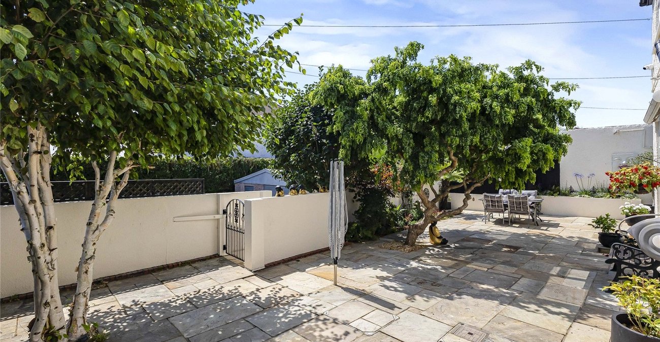 6 bedroom house for sale in Strood | Robinson Michael & Jackson