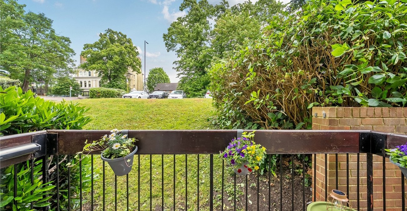 2 bedroom property for sale in London | Robinson Jackson