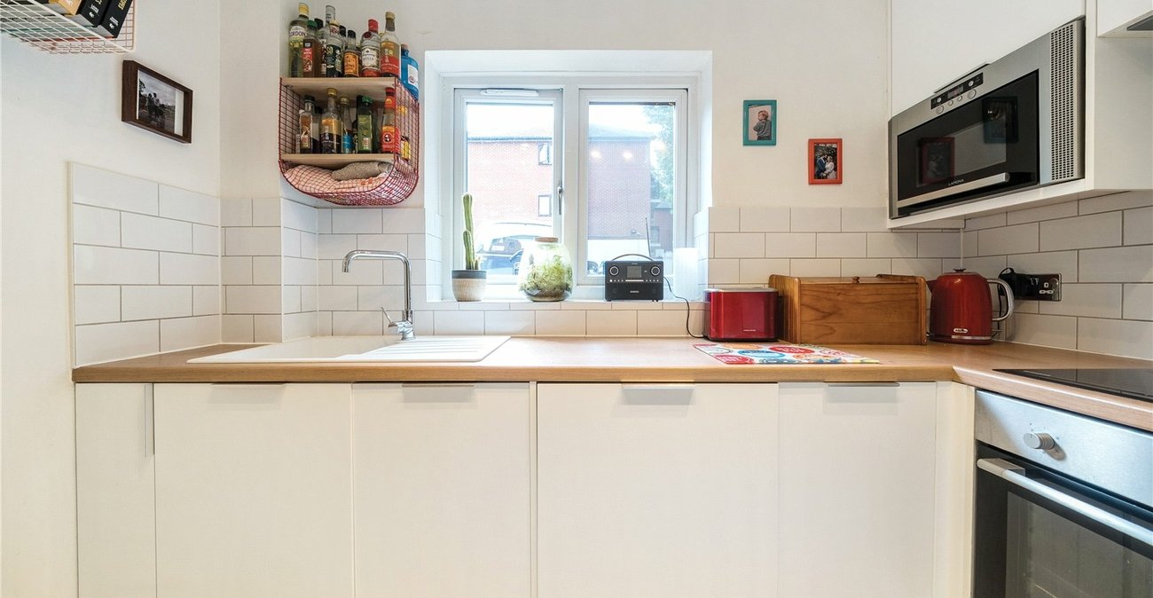 2 bedroom property for sale in London | Robinson Jackson